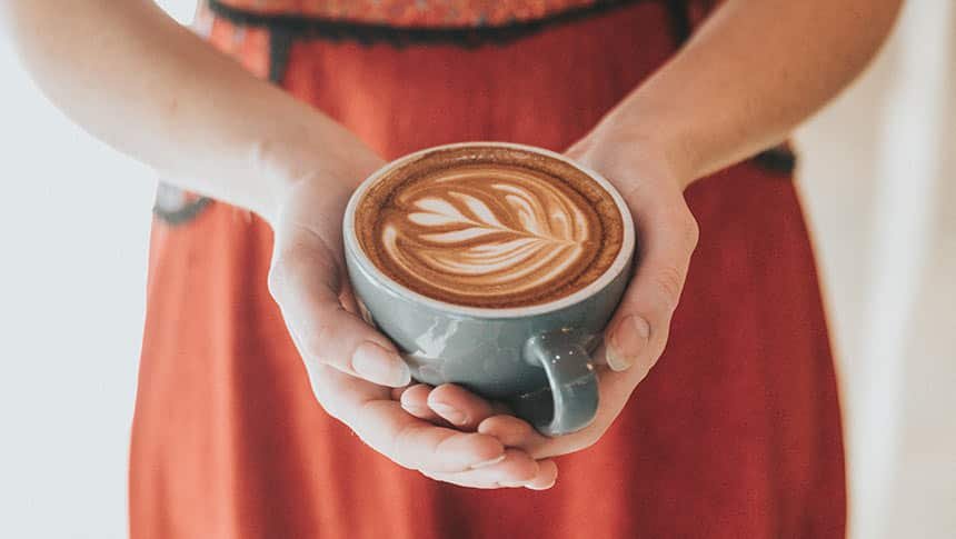 ¿Cuánta cafeína tiene el café descafeinado?