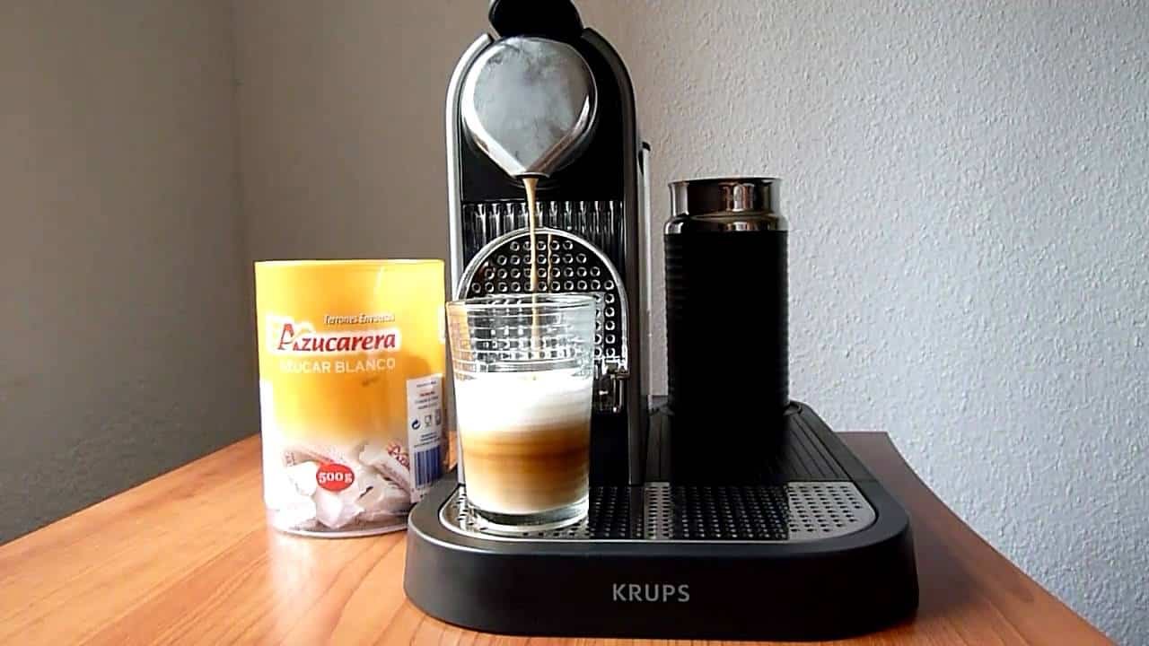Pequeña, pero multifunción: así es la cafetera de Cecotec adaptable que  funciona con cápsulas y café molido
